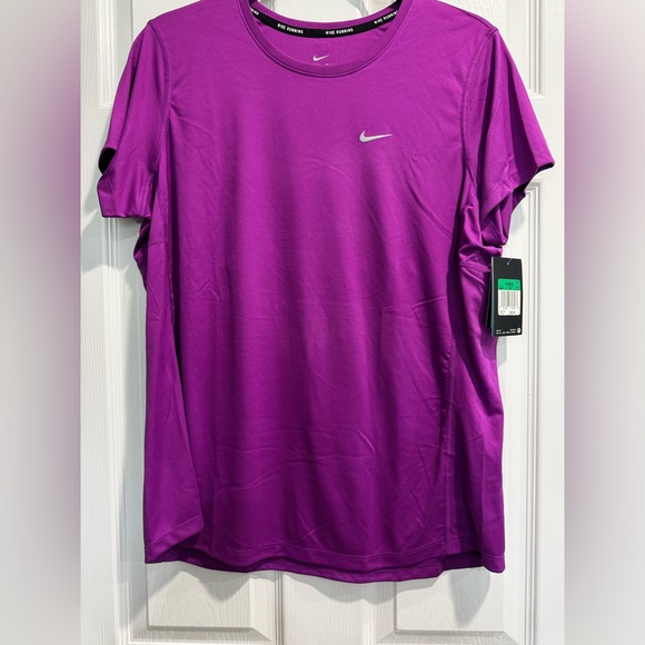 Nike Women's Purple Short Sleeve Workout Tee - Picture 1 of 3